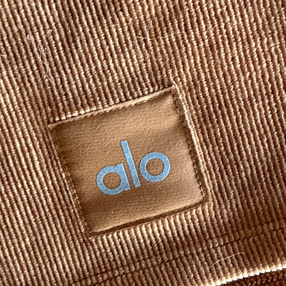 ALO Yoga Zip-Up Crop Top - Picture 5 of 5
